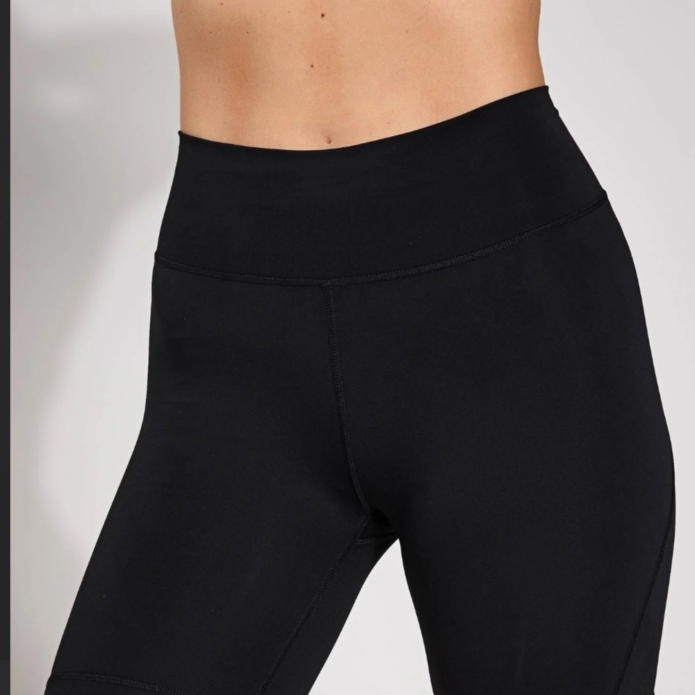 Adidas All Me Essentials 7 Inch Black Short Legging Womens Size XS